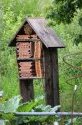 aus einfachen Mitteln ist das Bienenhotel aufgebaut